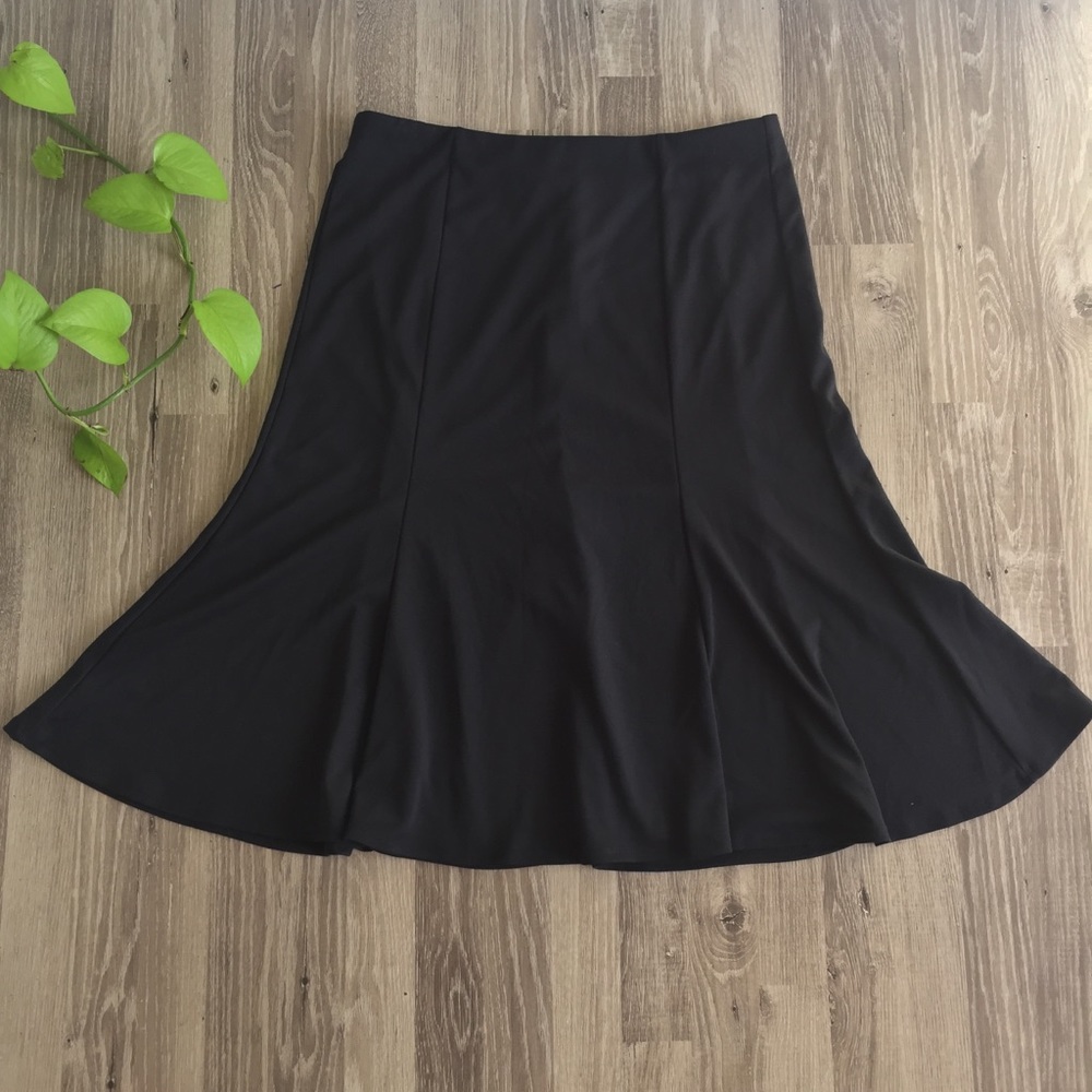 🧜🏼‍♀️ Mermaid Style Black Skirt 🧜🏼‍♀️